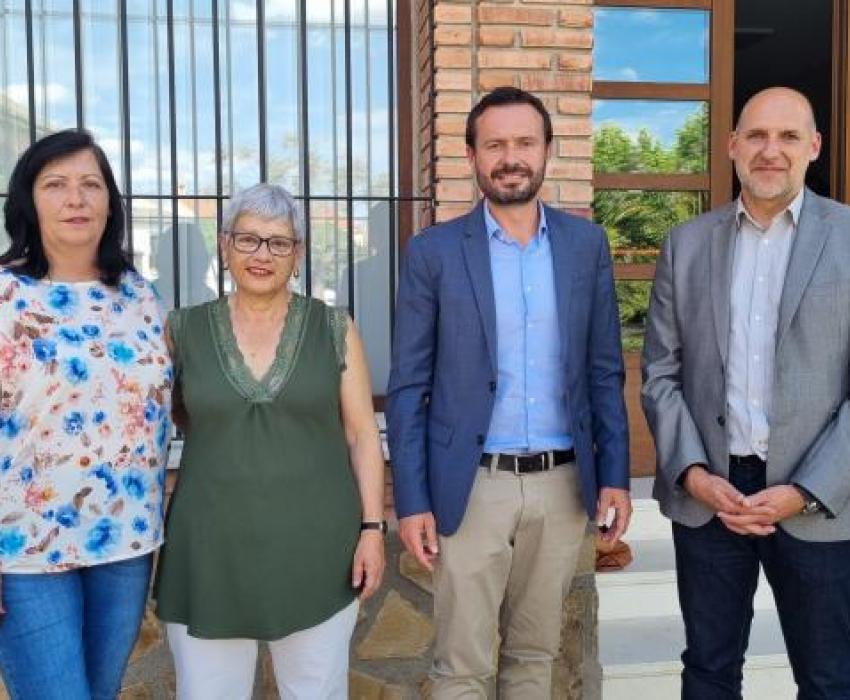 Consejero de Desarrollo Sostenible, José Luis Escudero, y representantes colectivos en Espinoso del Rey (Toledo)